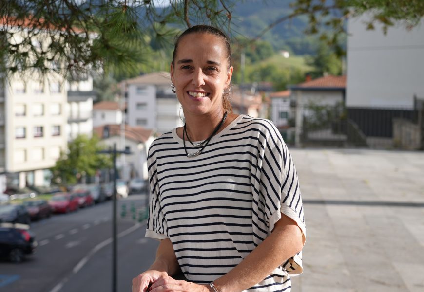 Leire Landa, futbolari ohia: “Nire ametsa beti izan zen Barçako kamisetarekin eta 23 zenbakiarekin jokatzea eta azkenean lortu nuen”