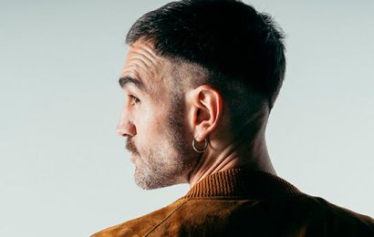 Jon Plazaolak ‘AA Aita’ umorezko ikuskizuna aurkeztuko du gaur arratsaldean CBAn