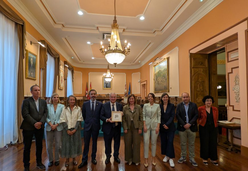 Irunek bere garapen ekonomiko eta turistikoa erakutsi dizkio  Jordi Hereu Ministroari